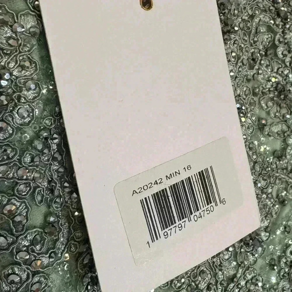 MAC DUGGAL Embellished Sleeveless Plunge Neck Trumpet Gown NWT Size 16 A20242 - Picture 6 of 8